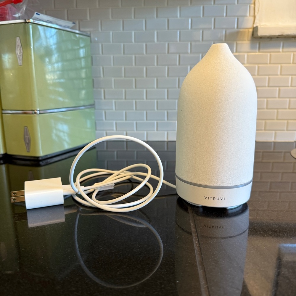 Vitruvi Stone Diffuser - White